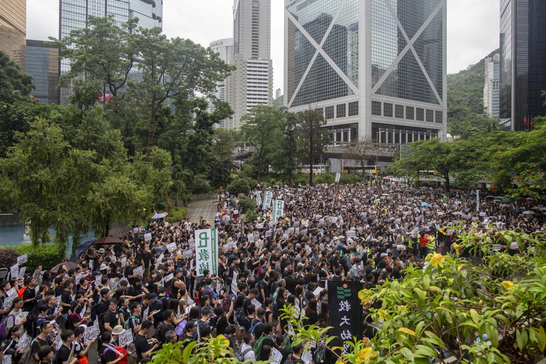 2019年8月17日,有教师发起“守护下一代,为良知发声”的游行,早上在遮打花园进行集会。