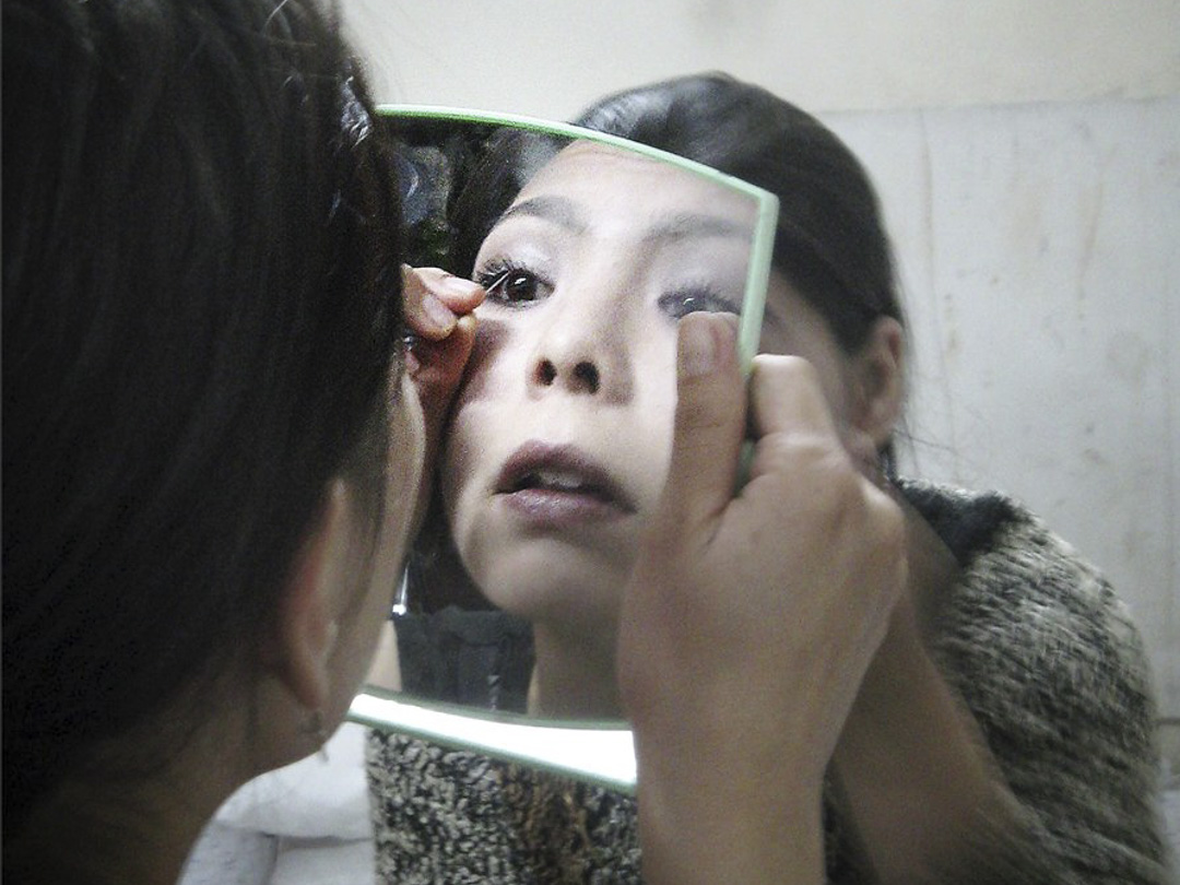 Julie Billaud⺠族誌作品《Kabul Carnival: Gender Politics in Postwar Afghanistan》。
