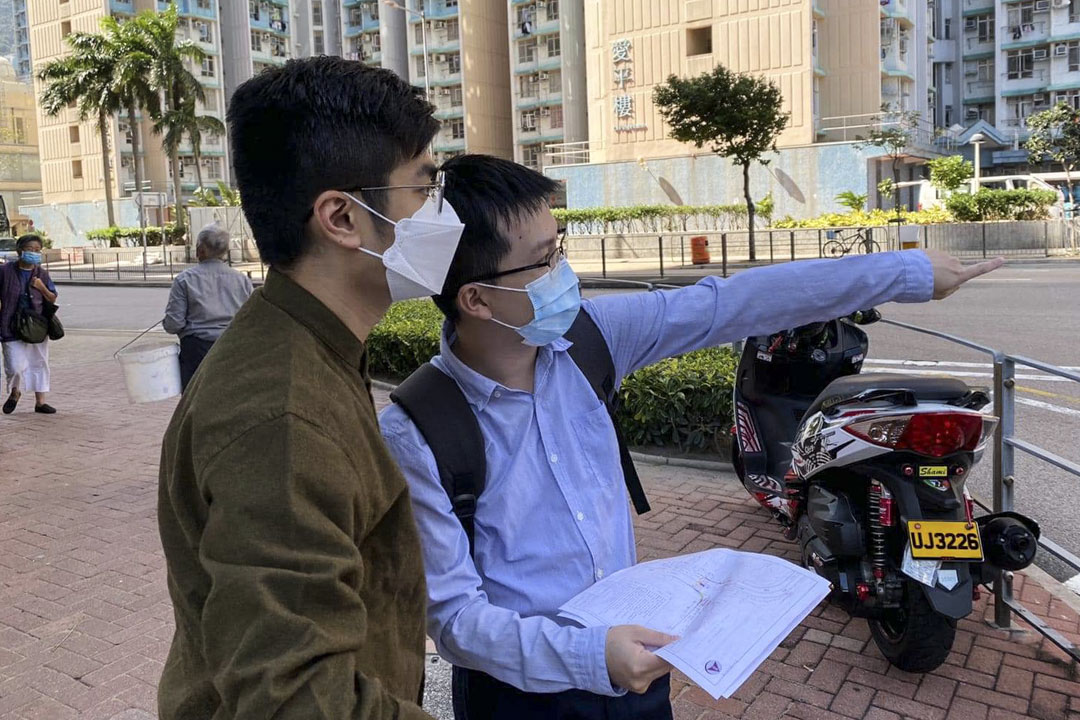 蘇逸恒與運輸署人員視察交通狀況。
