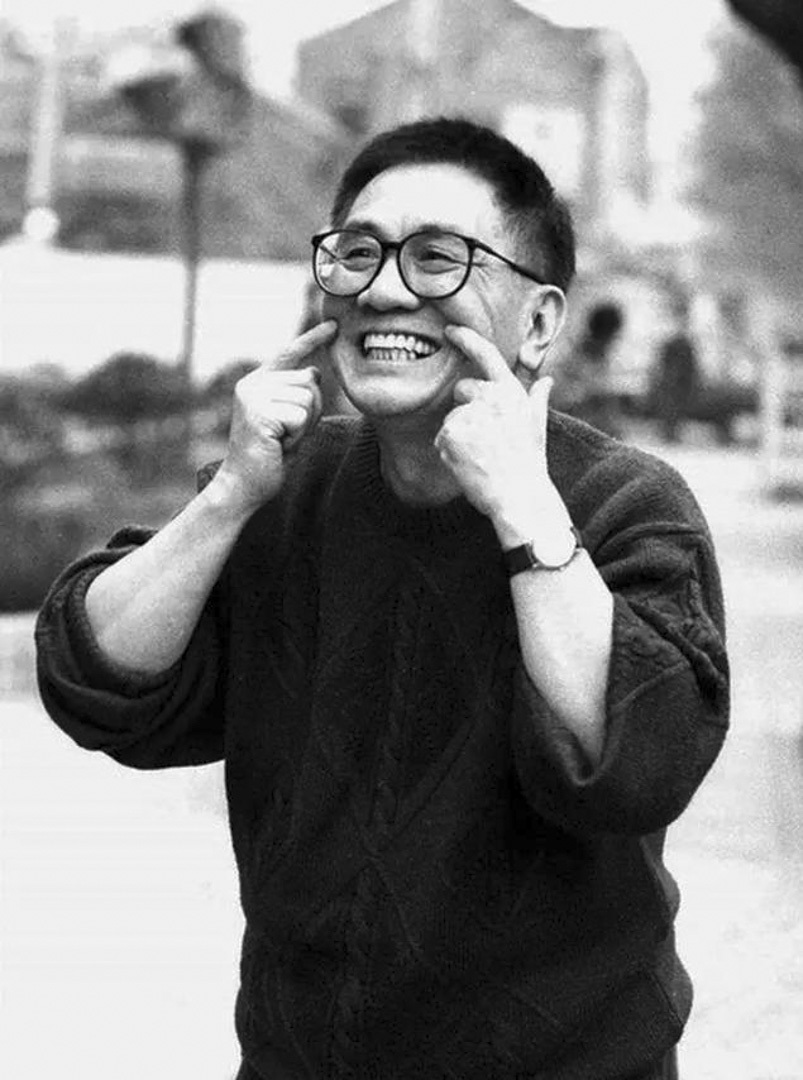 香港著名作曲家、填词人黄霑，对粤语流行曲的发展有里程碑式的贡献。