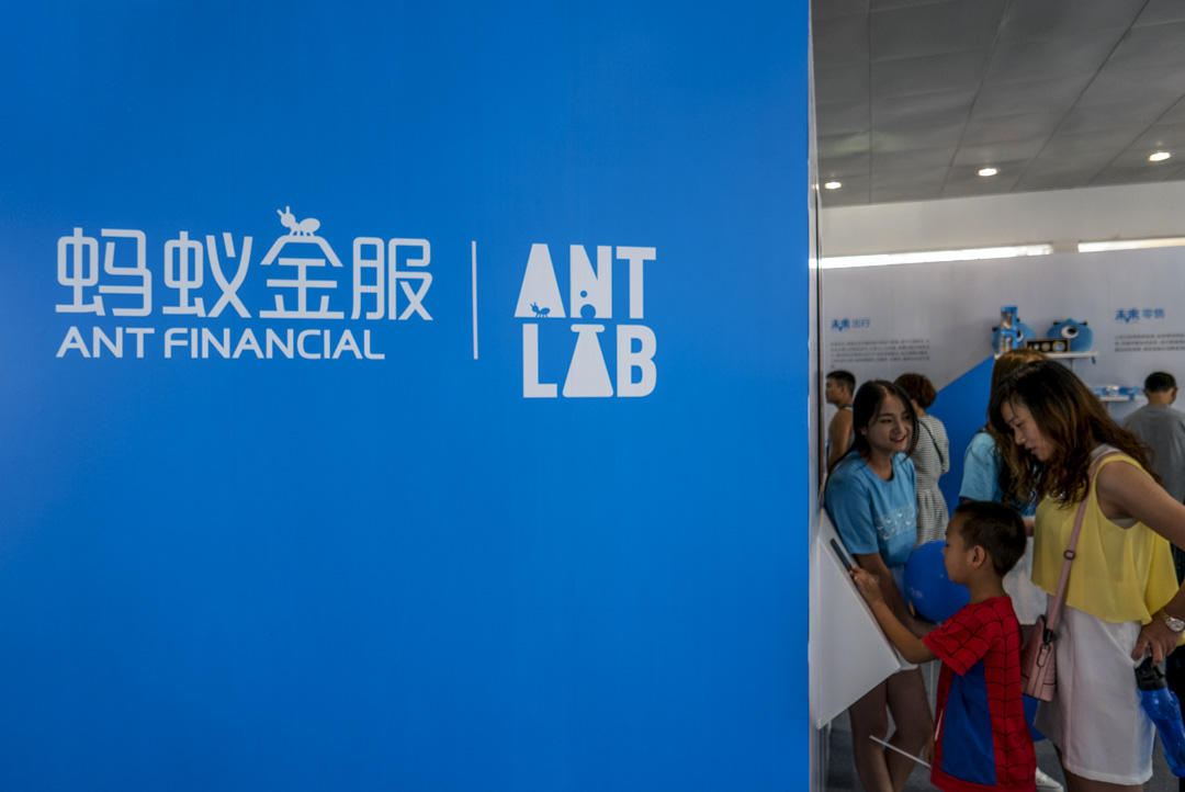 2015年9月13日,蚂蚁金服刚推出了一款综合理财App,旨在为中国消费者提供一站式金融超市。
