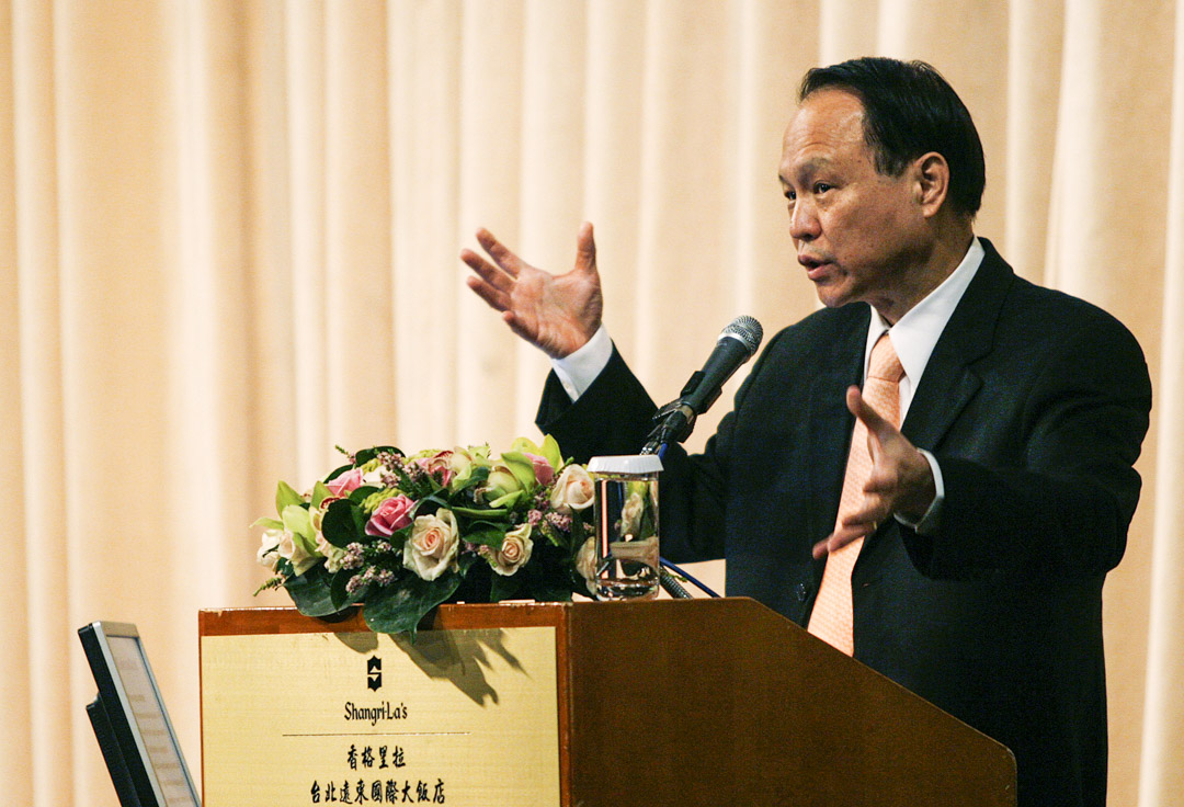 2008年1月30日,联电执行长胡国强在台北举行的投资者会议上发表讲话。