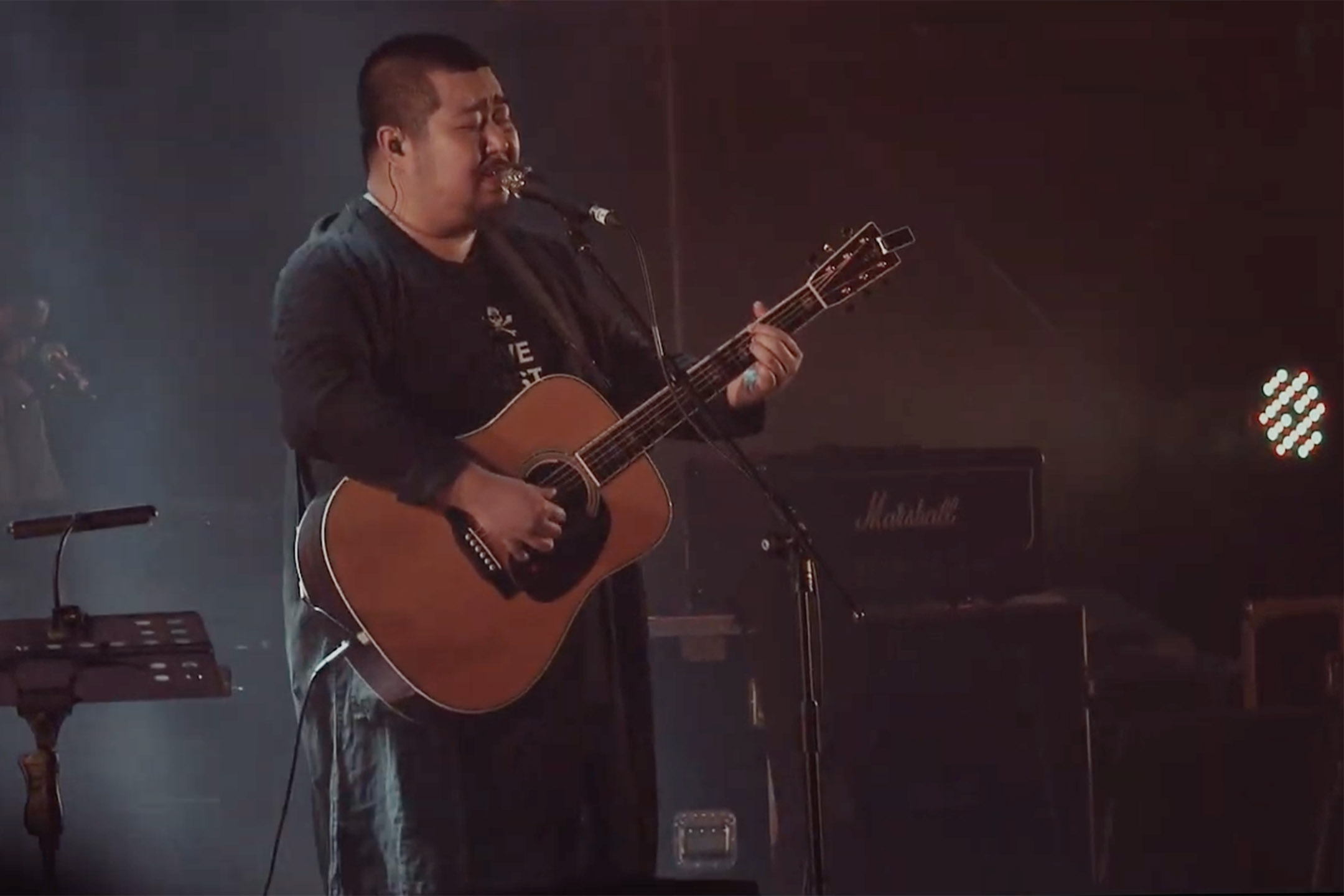 2018年,宋冬野在台灣的音樂節上演唱。