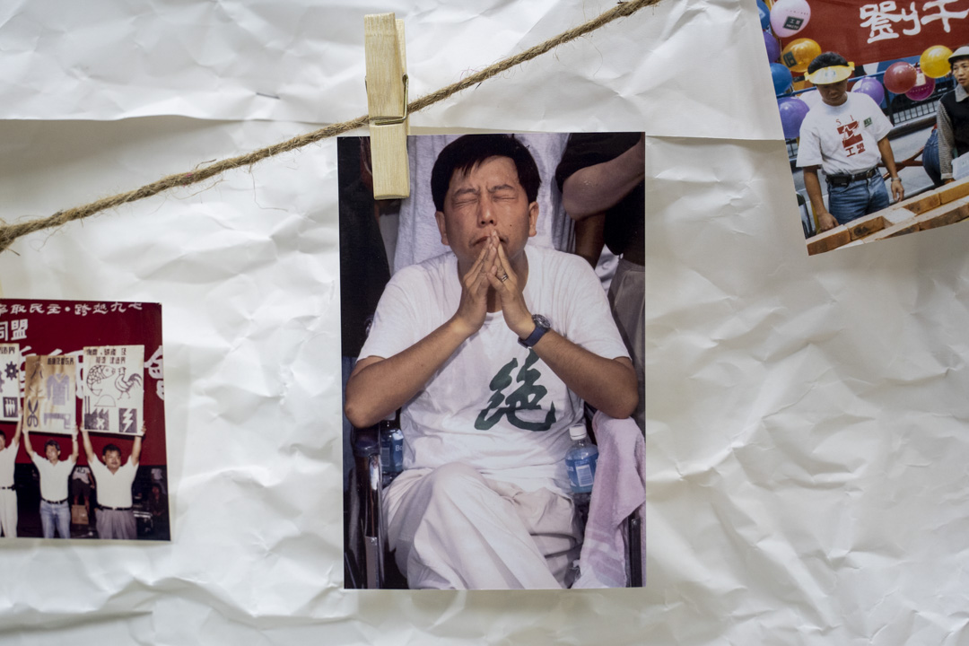 2021年10月3日,會員大會現場掛了一幅照片,是97年李卓人於立法會提出《集體談判權條例》獲通過,但回歸後旋即被董建華廢法,李卓人絕食五天以示抗議。