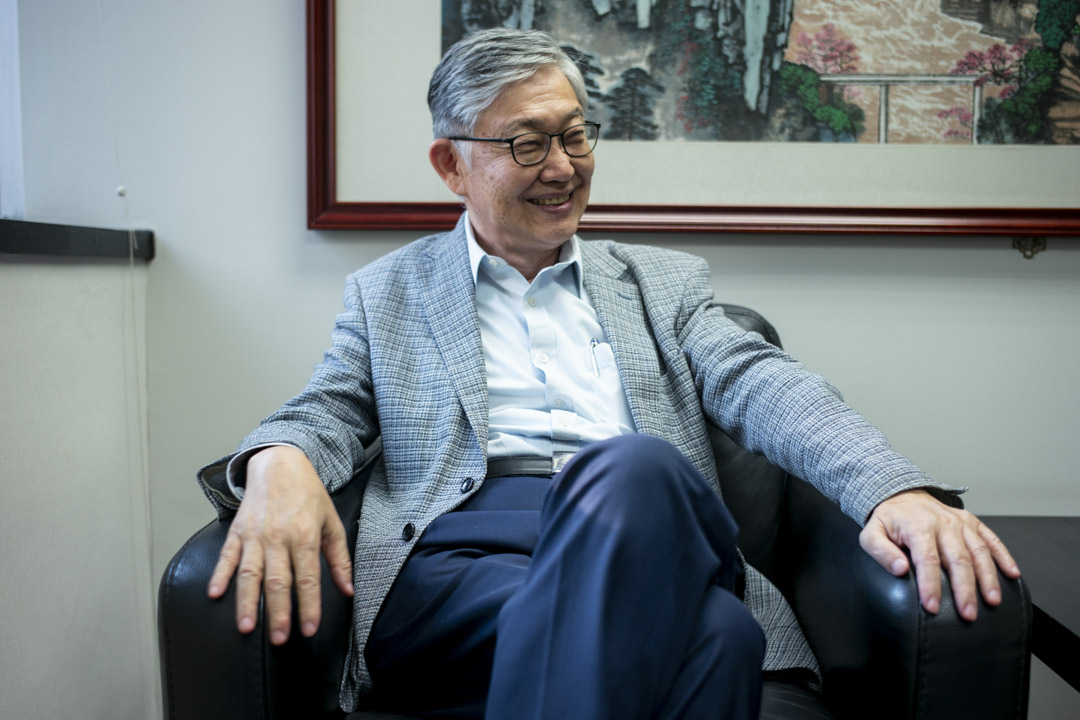 香港的未來,施永青坦承:「我只是意識到,有些東西在改變,我未看得好清楚, 所以不可以好清晰作出評價。現在是處於異變的前奏。」
