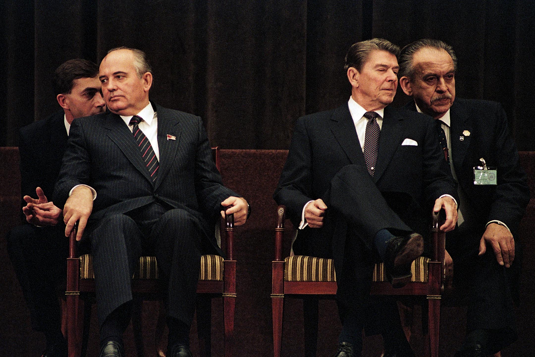 1985年11月21日日內瓦峰會閉幕式上,蘇聯領導人戈爾巴喬夫和美國總統列根。