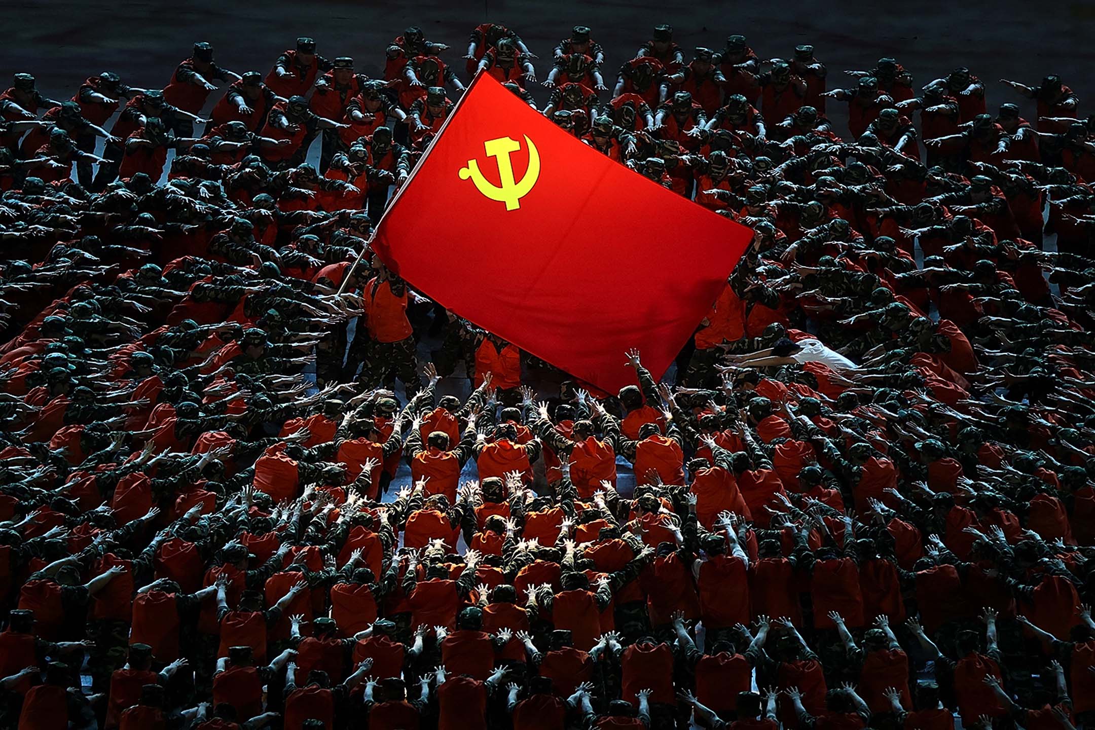 2021年6月28日中国北京鸟巢表演庆祝中国共产党成立 100 周年。