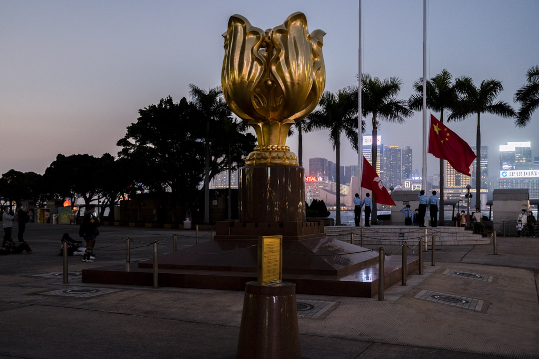 灣仔會展海傍的金紫荊雕塑,紀念1997年香港回歸。
