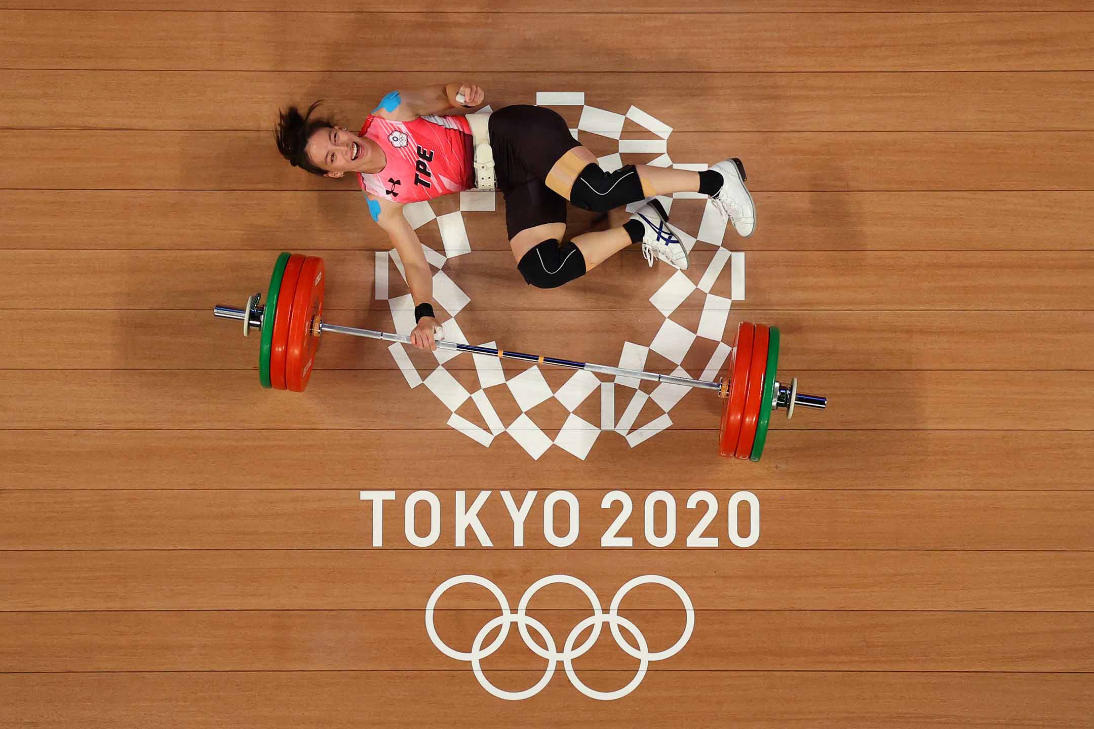 2021年7月27日日本東京,舉重選手郭婞淳在奧運女子59公斤量級,以破奧運會紀錄的挺舉133公斤,抓舉103公斤,總計236公斤的成績,為中華台北隊拿下本屆奧運會首面金牌。