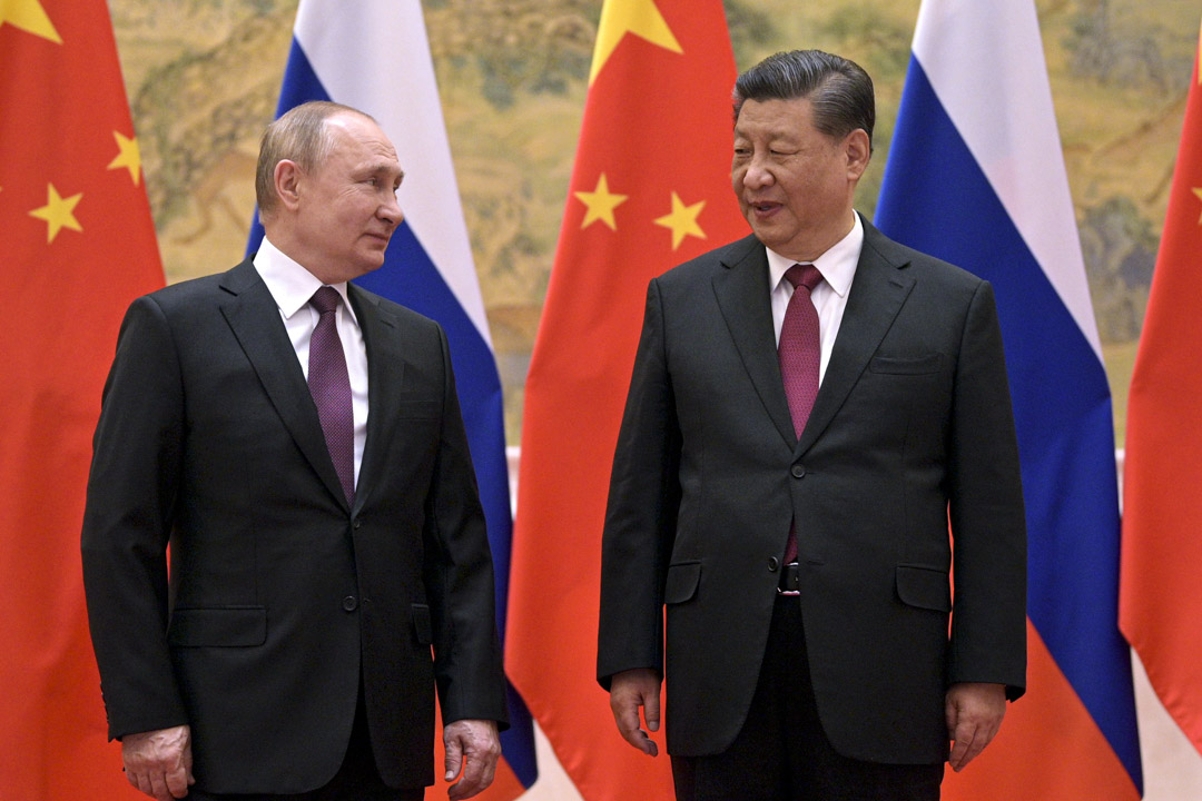 2022年2月4日,国家主席习近平和俄罗斯总统普京在北京会晤期间相互交谈。