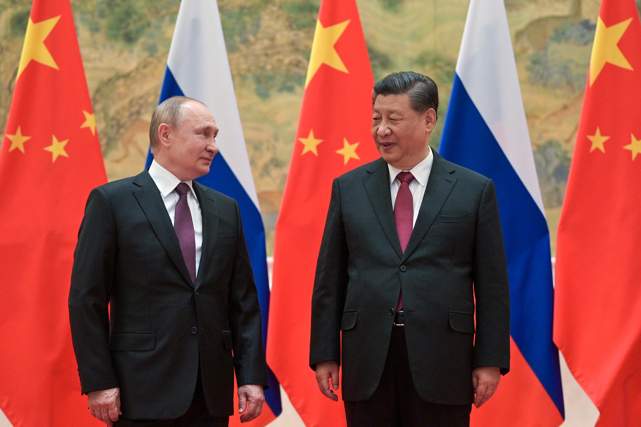 2022年2月4日中国北京,俄罗斯总统普京和中国国家主席习近平在会晤中合影。