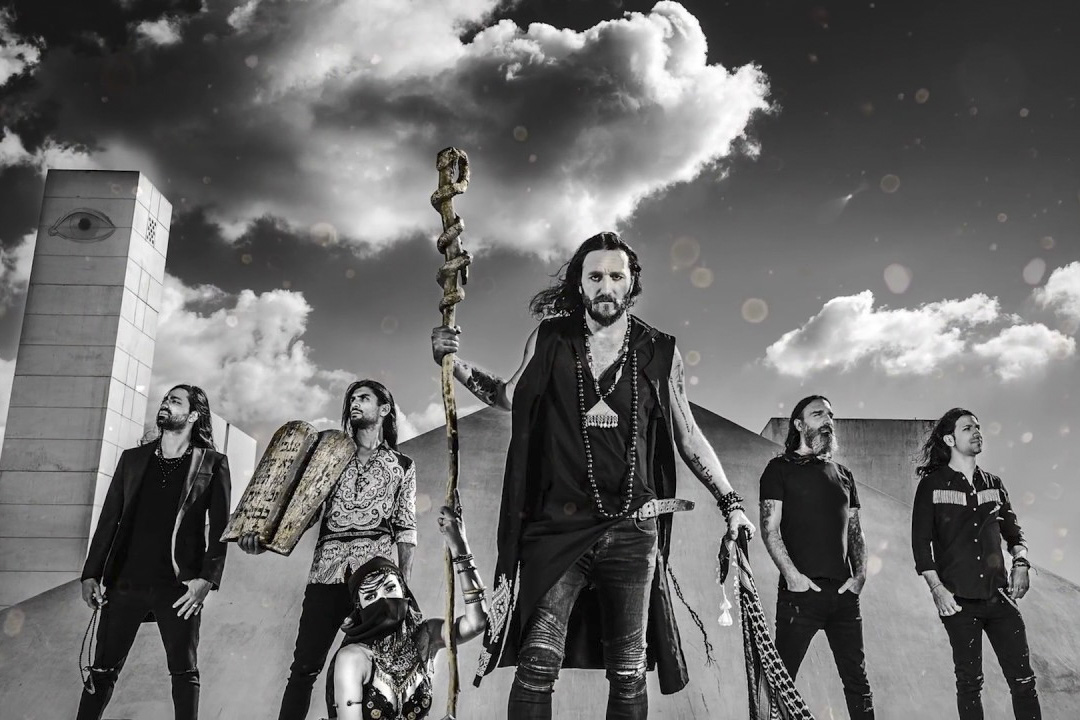 以色列民谣死亡金属乐团Orphaned Land。