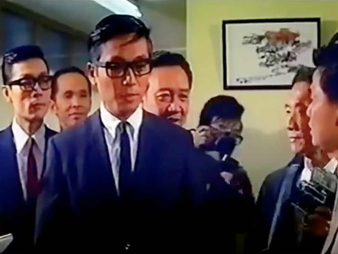 在电影《昨天今天明天》(1970)中,曾江饰演卫生处长一角。