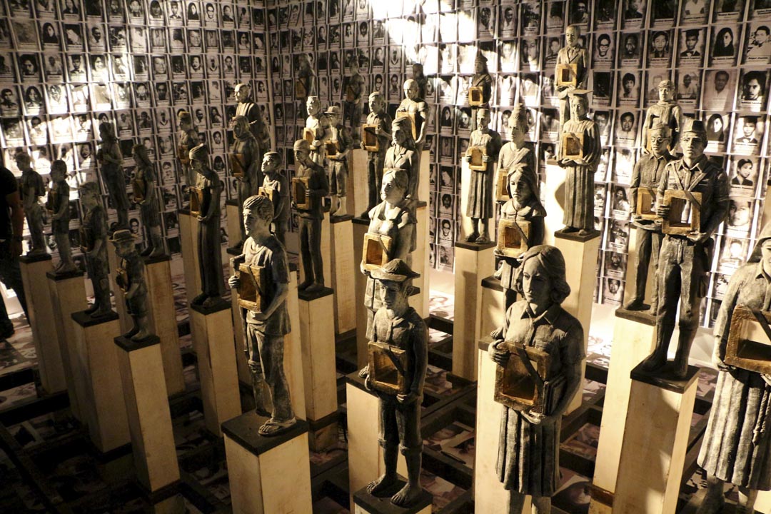 2016年2月25日,菲律賓的人民力量體驗博物館(People Power Experiential Museum)展出戒嚴時期下的白色恐怖受害者臉像。