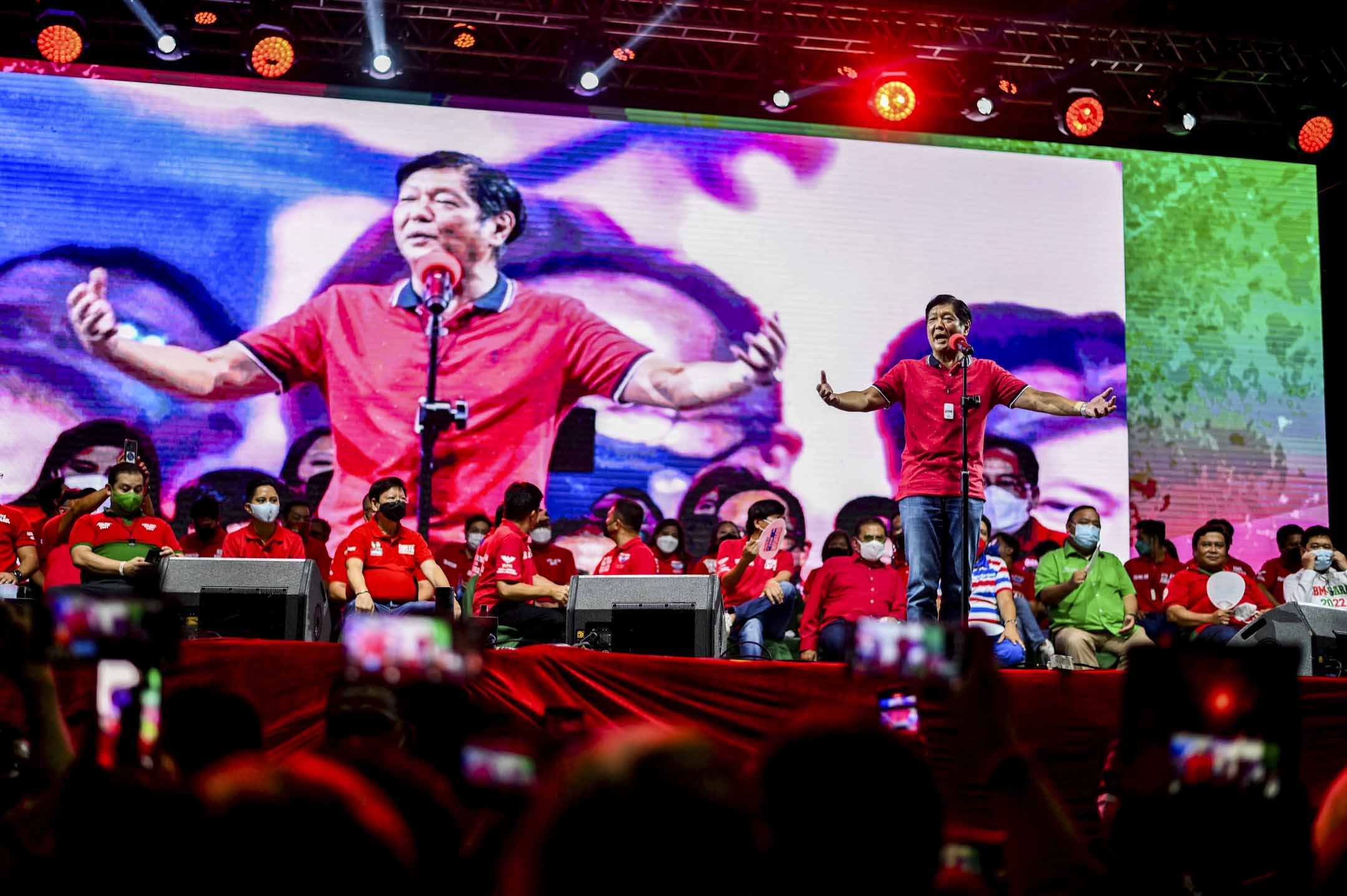 2022年2月14日,已故獨裁者馬可斯之子,菲律賓總統候選人小馬可斯在菲律賓馬尼拉大都會奎松市的競選集會上講話。小馬可斯最終成功當選菲律賓總統。