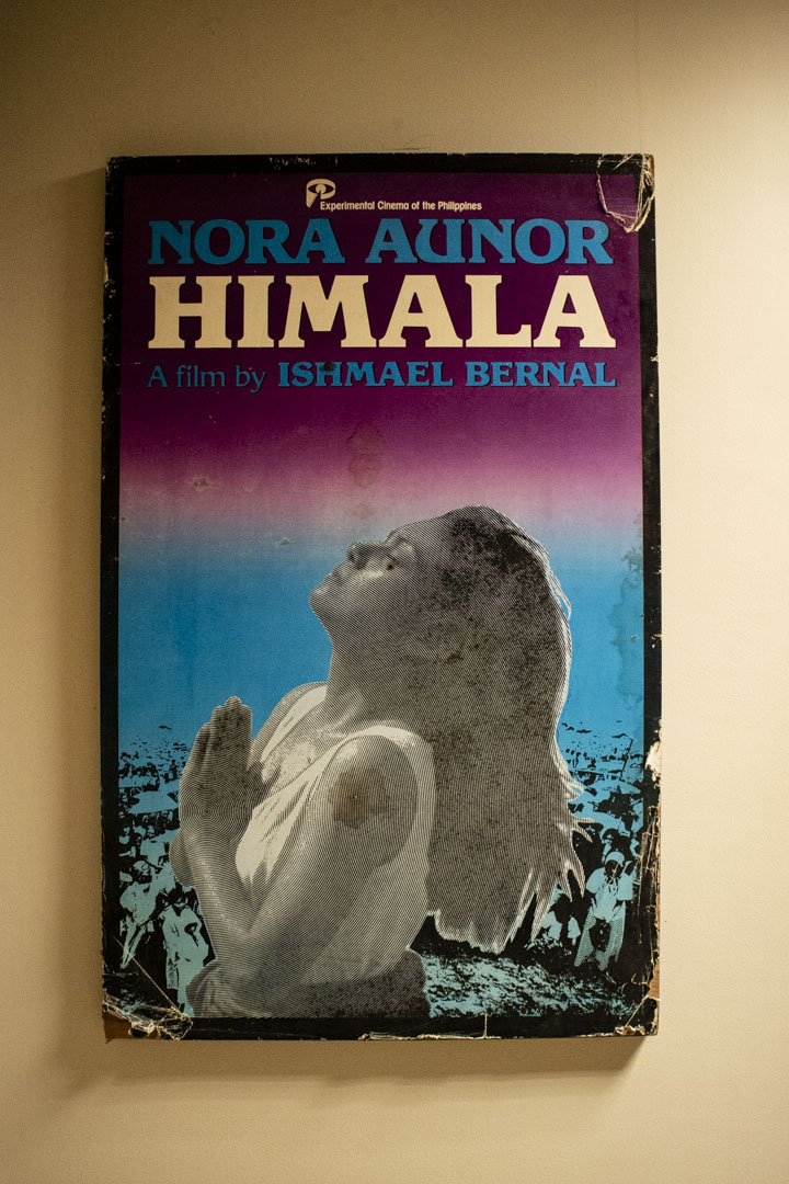 資料庫收藏了經典電影《神蹟》（Himala）當年的原創海報。該電影為菲律賓新浪潮的代表依瑪勞貝盧（Ishmael Bernal）的作品之一，曾在 2018 年於香港國際電影節的回顧專題上重映。