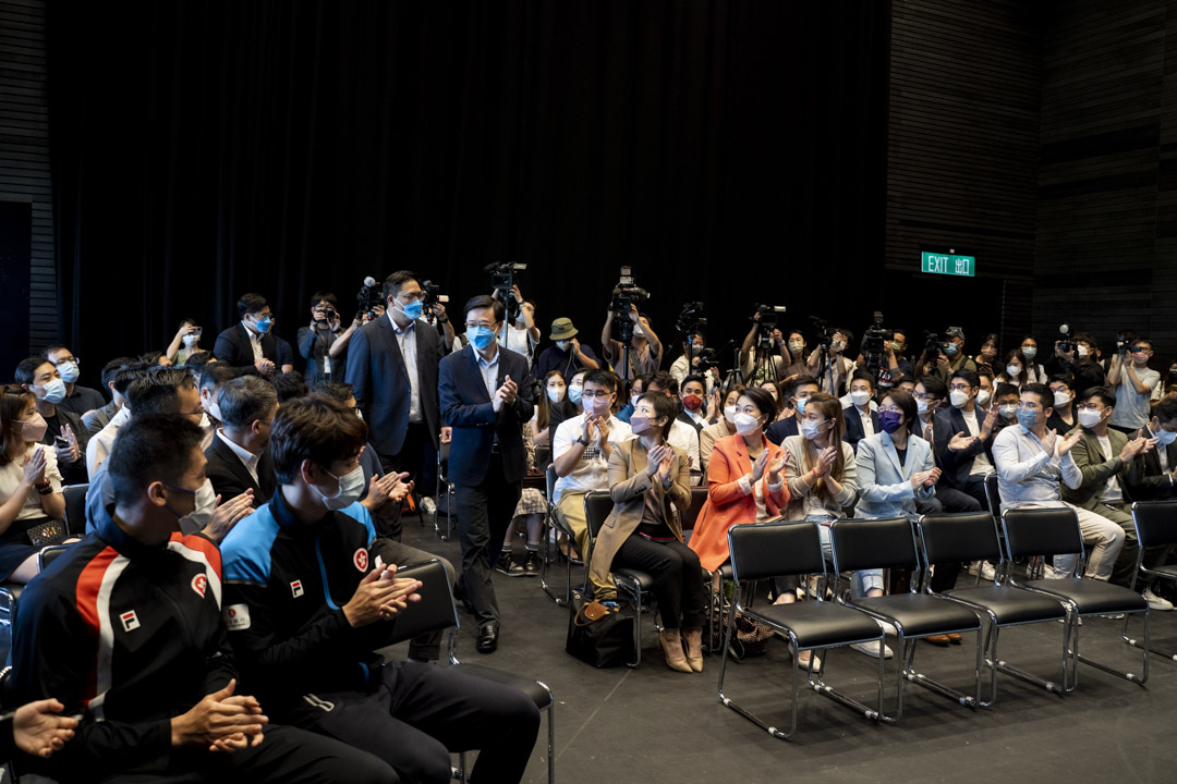 2022年5月4日,特首选举候选人李家超到西九文化区出席一项与青少年交流的活动。