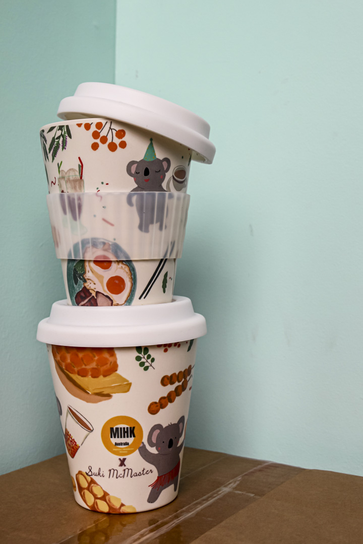 「港製作」與Suki合作的「樹熊在茶餐廳」的奶茶杯。