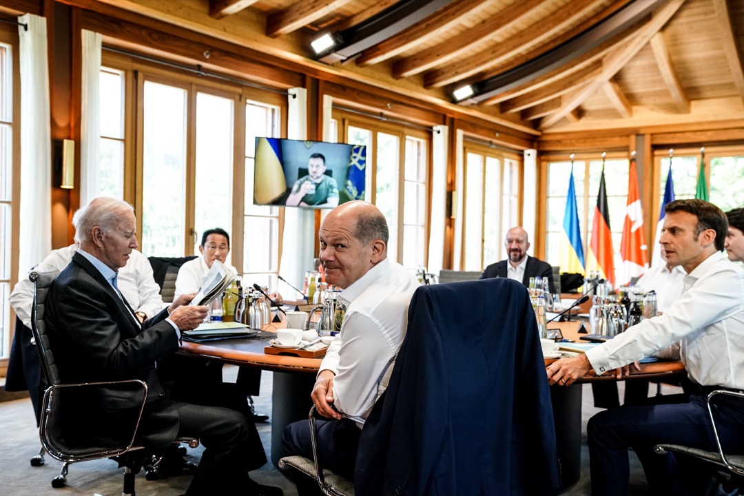2022年6月27日,德国市镇加米施-帕滕基兴(Garmisch-Partenkirchen),德国总理朔尔茨联同各国领袖出席七国集团峰会。