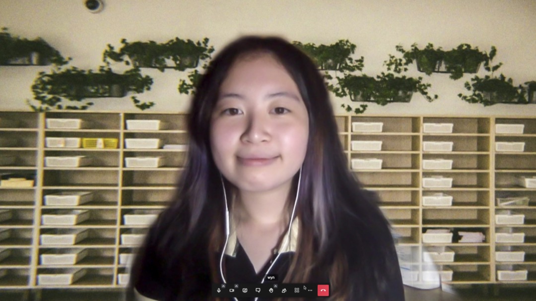 以往在學校,Wyn和同學都要把功課交到這個木櫃。疫症爆發後,她跟老師、同學見面的機會減少,關係也受到影響。