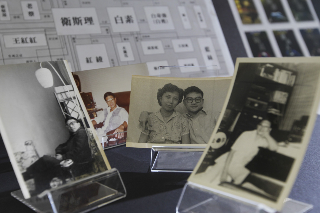 2013年7月4日,著名科幻作家倪匡的舊照片和手稿在香港書展上展出。