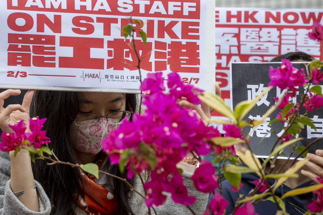 2020年2月4日,医管局员工阵线宣布进入第二阶段罢工,多个工会到医管局大楼发起请愿活动, 以“一人一信”方式要求医管局向港府施压全面封关。