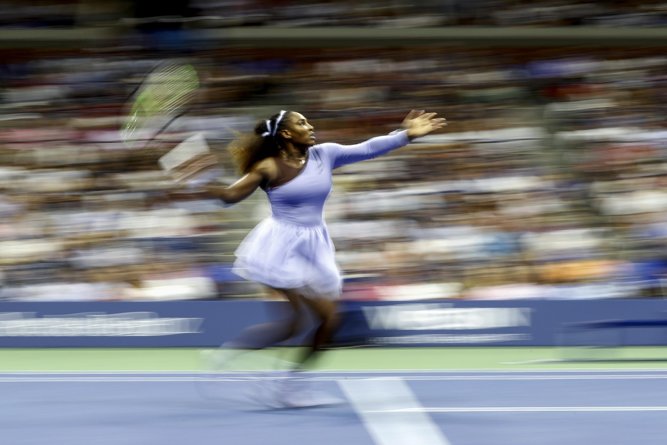 2018年9月6日,小威廉絲(Serena Williams)在美國網球公開賽中一場賽事發球。