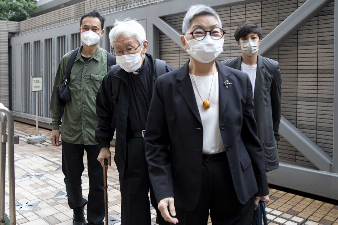 2022年9月26日,「612人道支援基金案」開審。圖為此前案件提堂當日,其中四名被告吳靄儀、陳日君、何韻詩及許寶強在法院外。