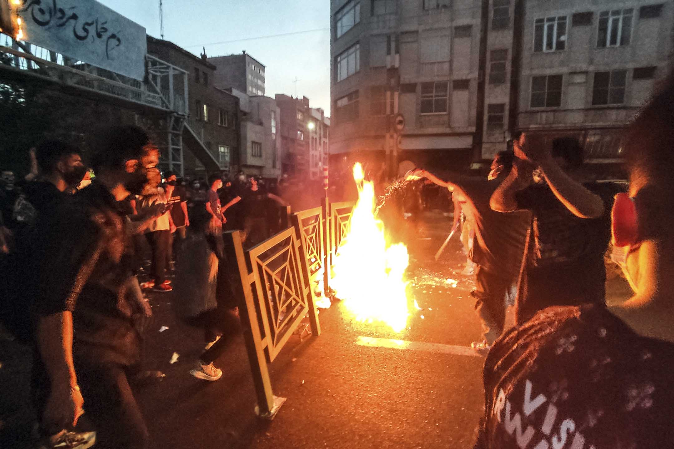 2022年9月21日,伊朗德黑蘭,Mahsa Amini因被拘留致死,引發不少人上街示威。