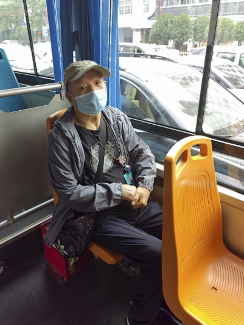 2022年9月15日這天，李建利在妻子的陪伴下，到西安中心醫院做康復治療。做完治療，他們坐公交車回家。