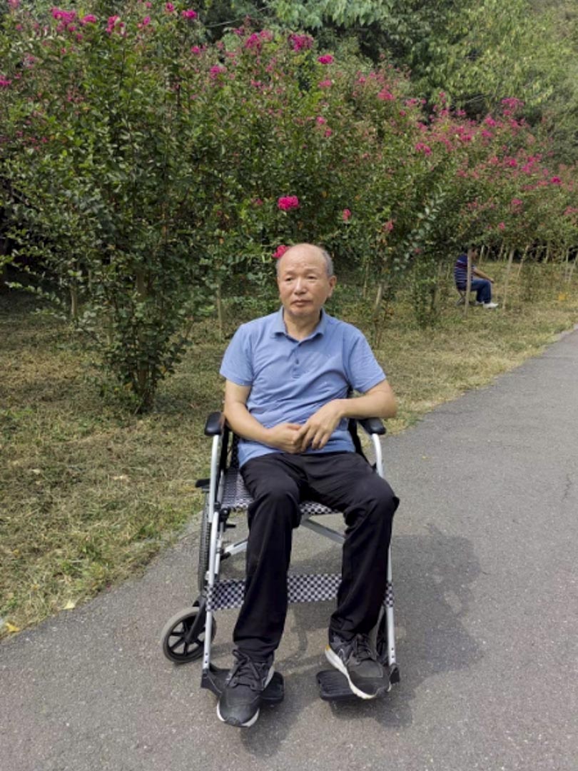 曾經健康靈活的李建利，至今不願意接受要坐輪椅的現實。