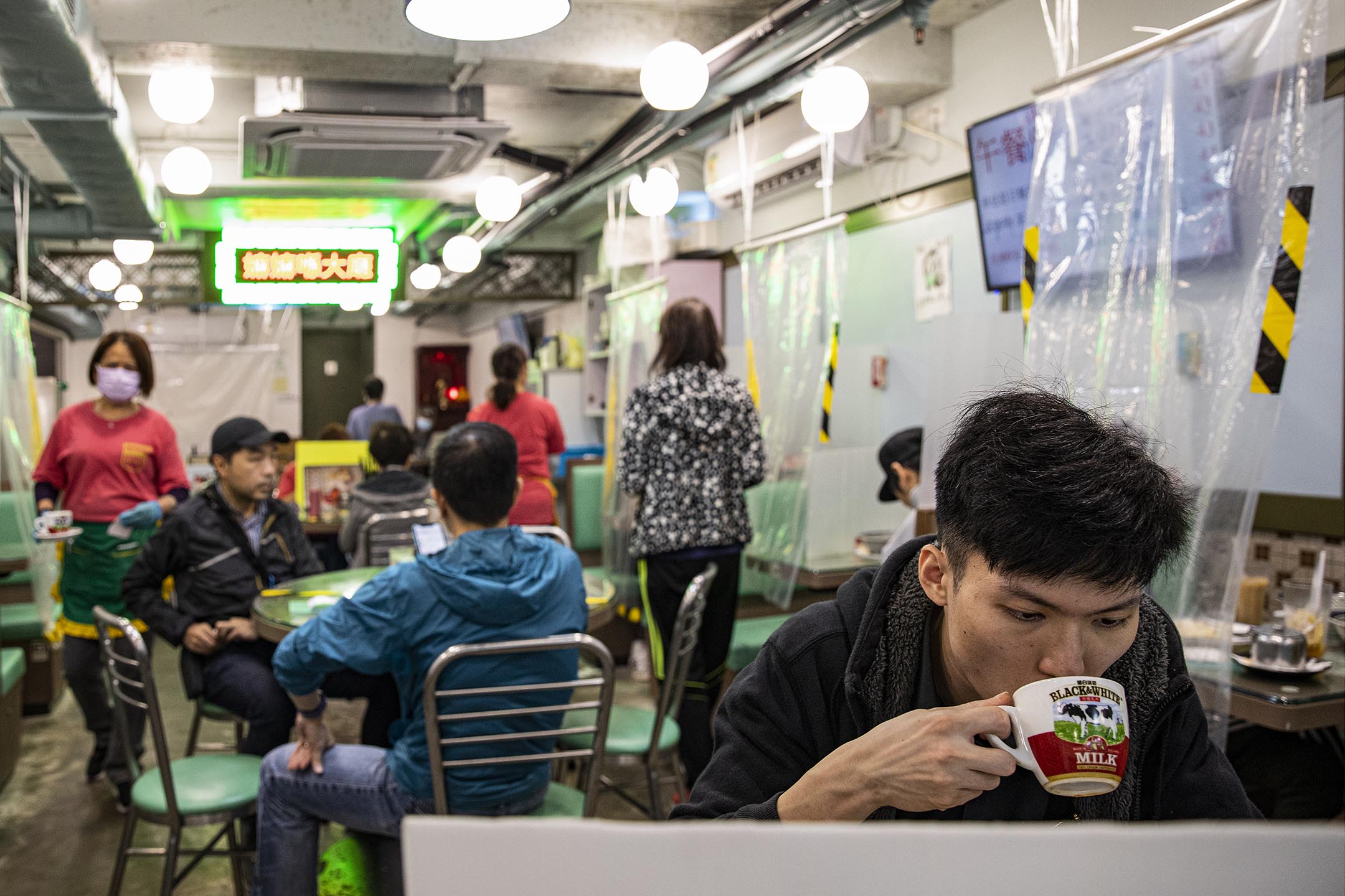 2020年12月13日，香港的茶餐廳。