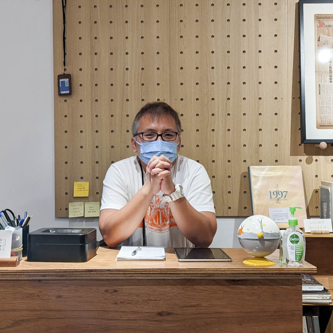 「店後談」會邀請傳媒人和作者先當半天客席店員,其中有香港記者協會主席、前《立場》副採訪主任陳朗昇。