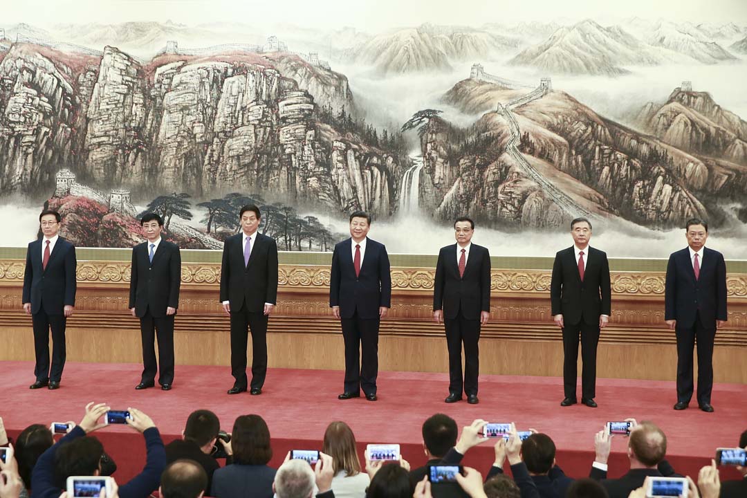 2017年10月25日,十九大公布了新的政治局常委,韩正、王沪宁、栗战书、习近平、李克强、汪洋、赵乐际在人民大会堂会见媒体。