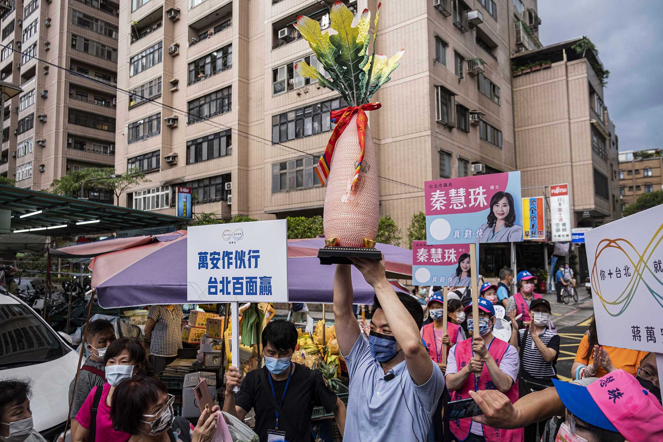 2022年9月2日,台北,蔣萬安到市場拜票。