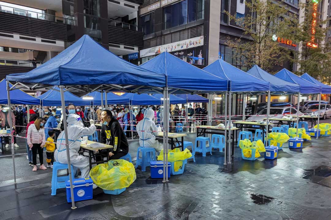 2022年10月8日,中國重慶市進行的大規模核酸檢查測試。