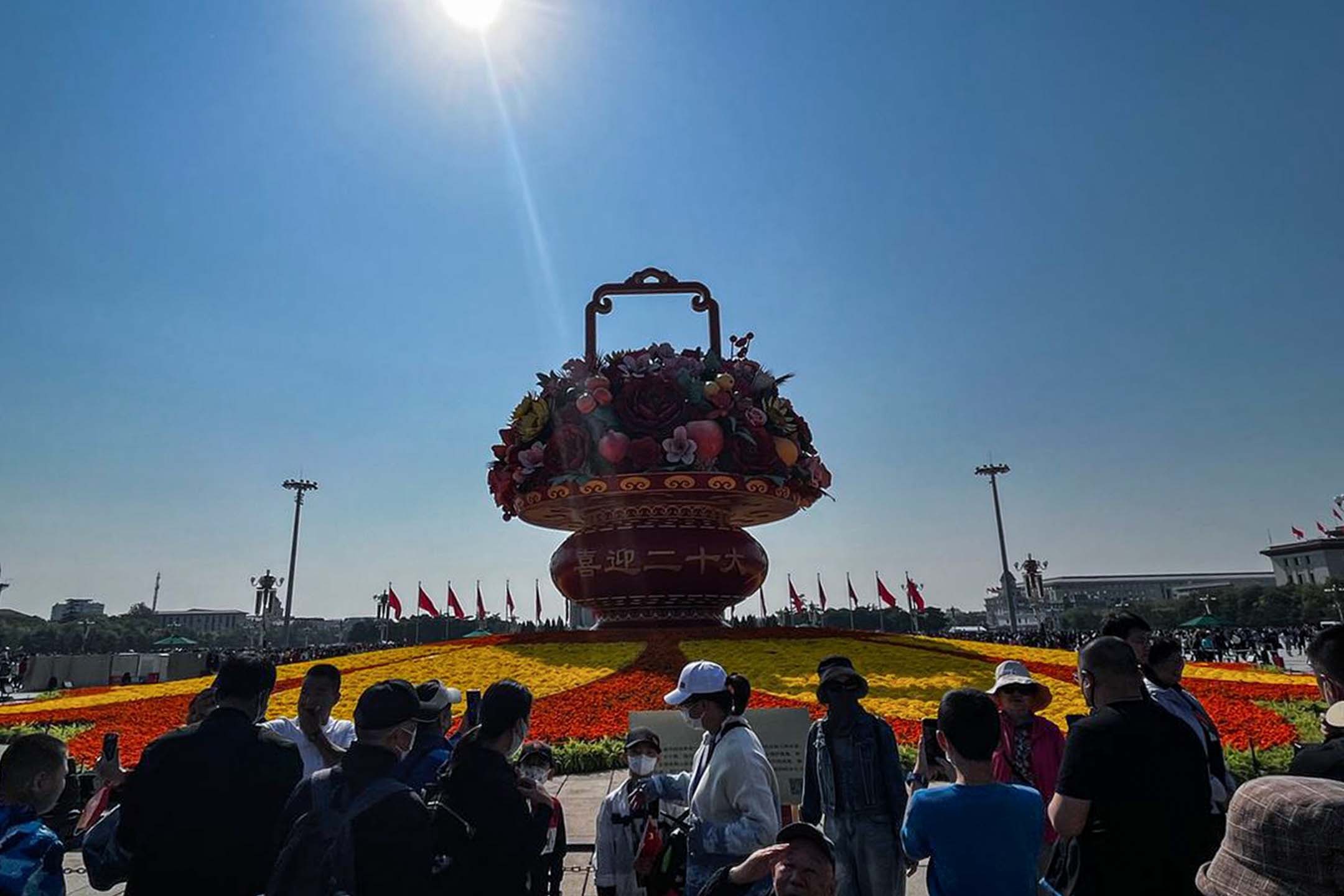 北京天安門廣場放置的巨型花壇。