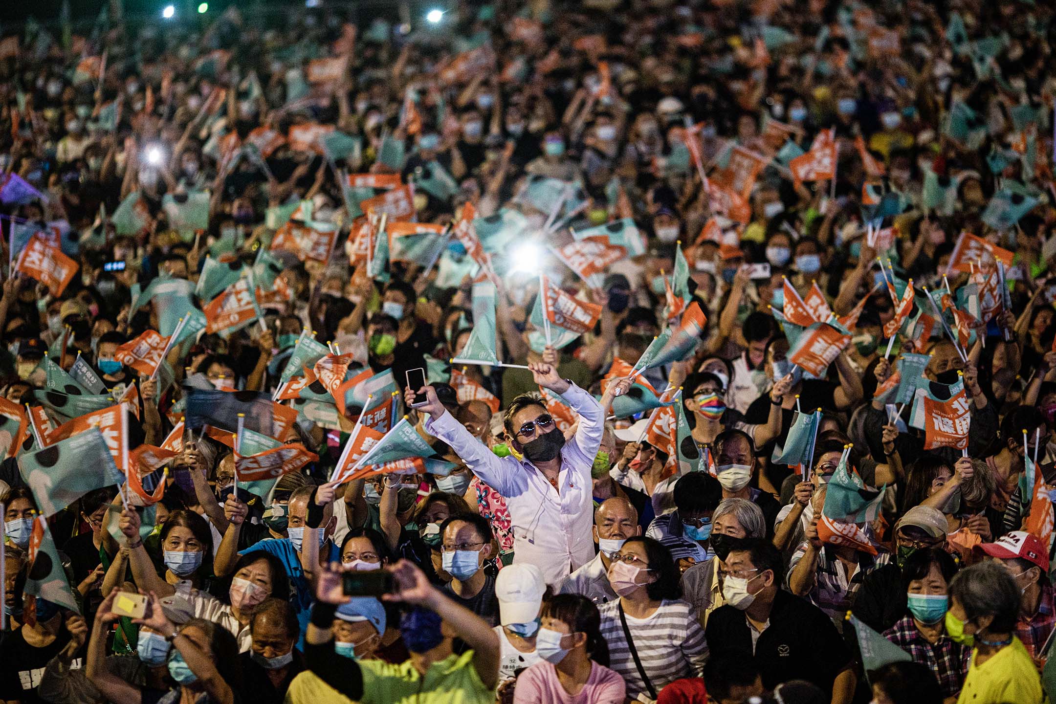 2022年11月12日,台北,台北市長候選人陳時中及新北市長候選人林佳龍於凱道舉行造勢活動。攝:陳焯煇/端傳媒