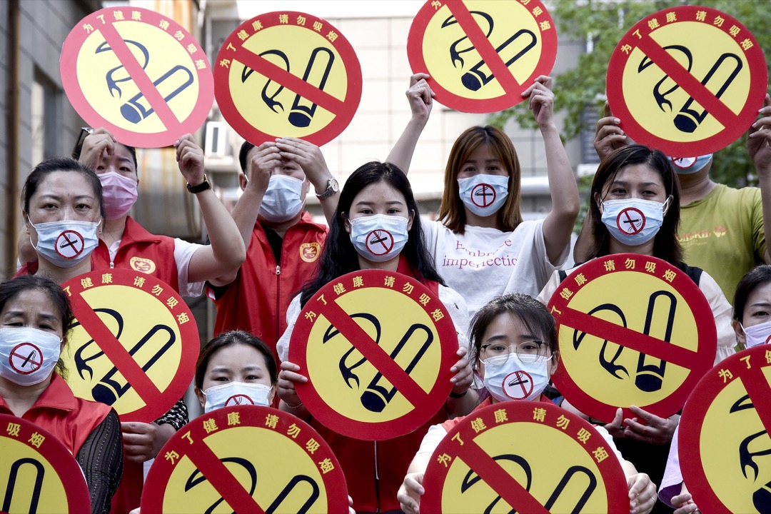 2020年5月30日,中国河北邯郸市,市民参与国际无烟日集会。
