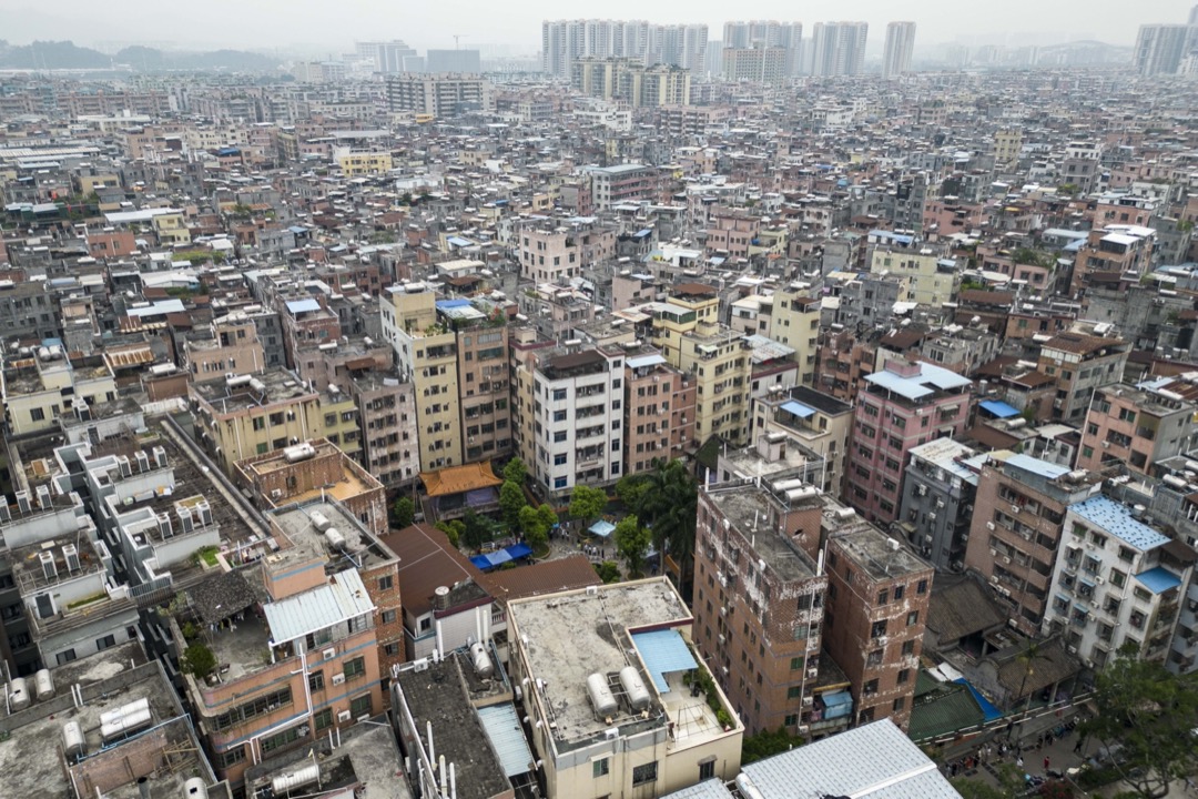 2022年11月15日,中國廣州市的一個城中村。