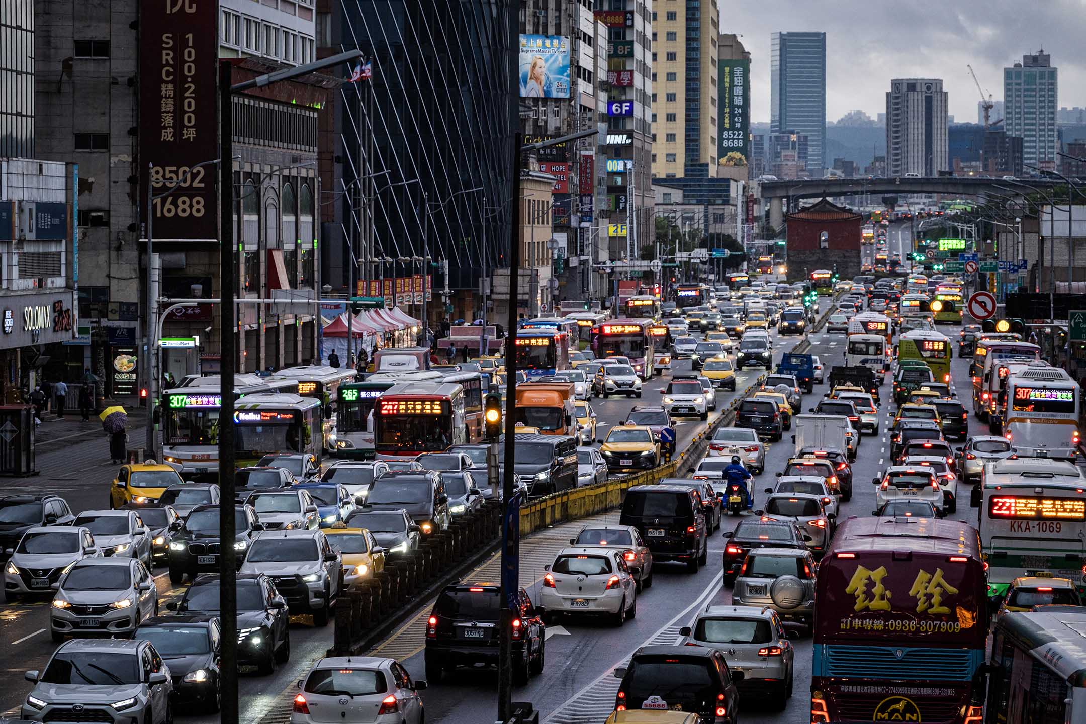 2022年12月10日,台北車站。