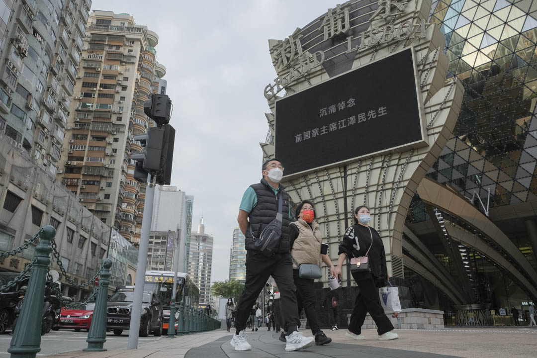 澳門新葡京酒店廣告牌顯示標語悼念前中國國家主席江澤民。