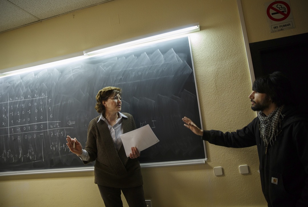 西班牙馬德里康普頓斯大學，一名學生在罷課期間試圖阻止一名教授授課。