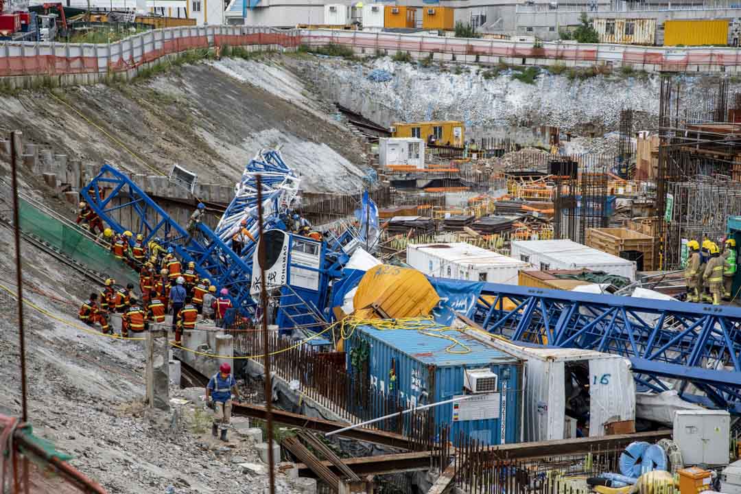2022年9月7日,香港秀茂坪安達臣道地盤一個重達65噸的天秤突然倒塌,壓毀地盤內多個貨櫃改裝而成的辦公室。