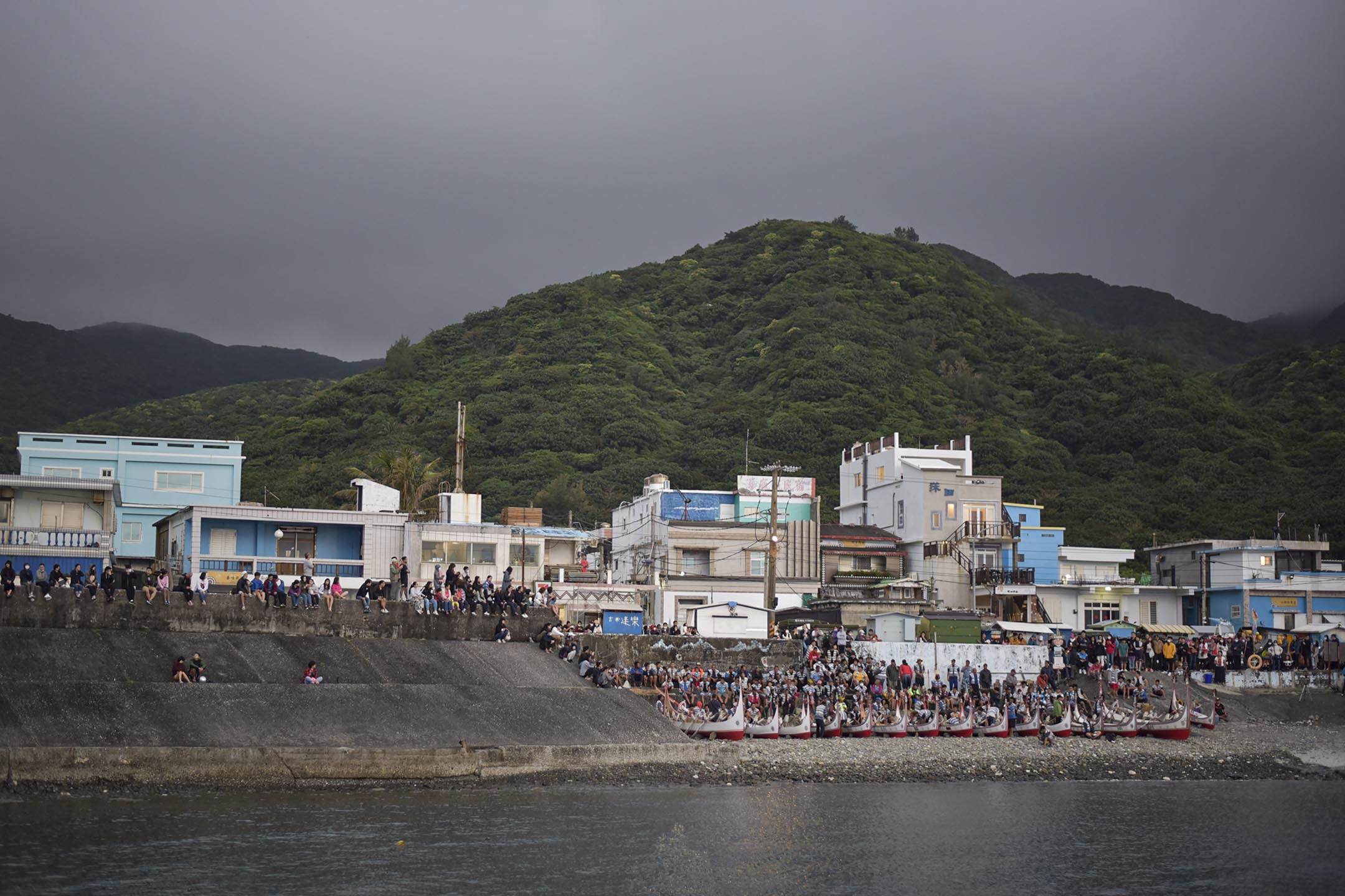 東清部落招飛魚祭。