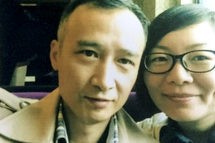 程淵與妻子施明磊。