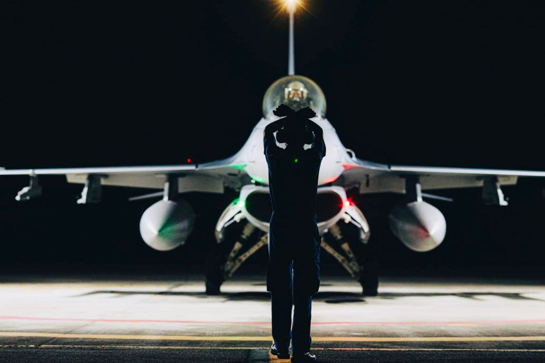 台灣空軍第五戰術混合聯隊,進行夜間緊急起飛作業訓練。