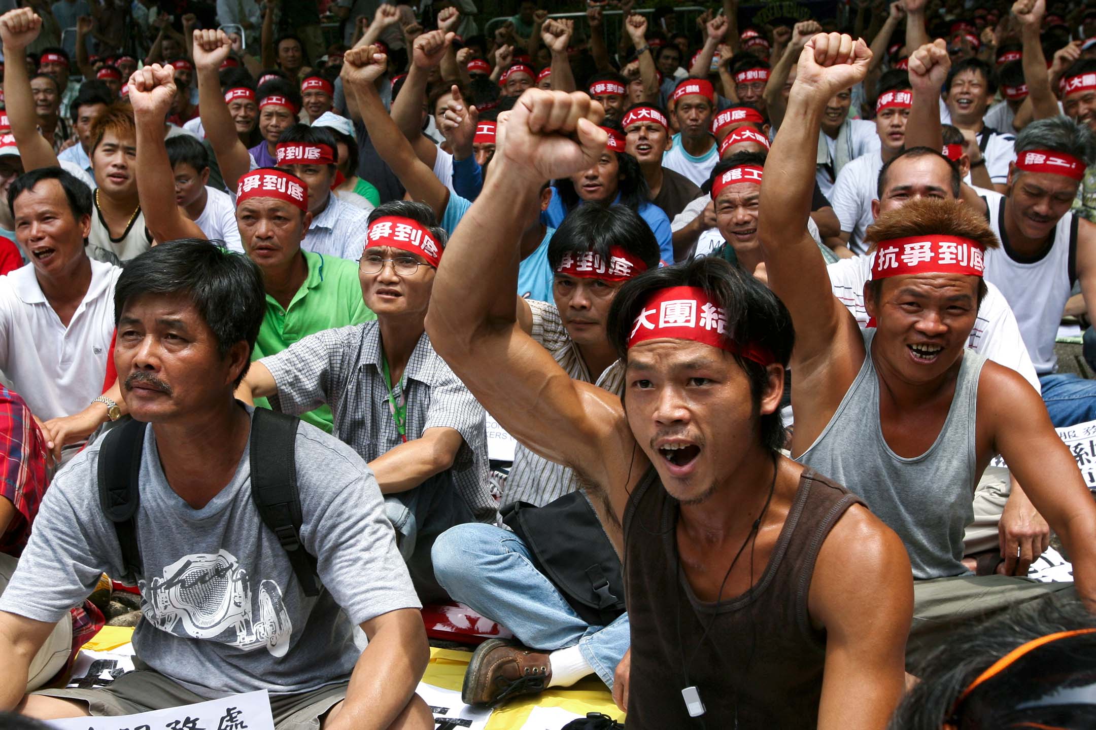 2007年8月19日,超過1,200名紥鐵工人從遮打花園遊行到政府總部示威,要求更高的工資和更短的工作時間。