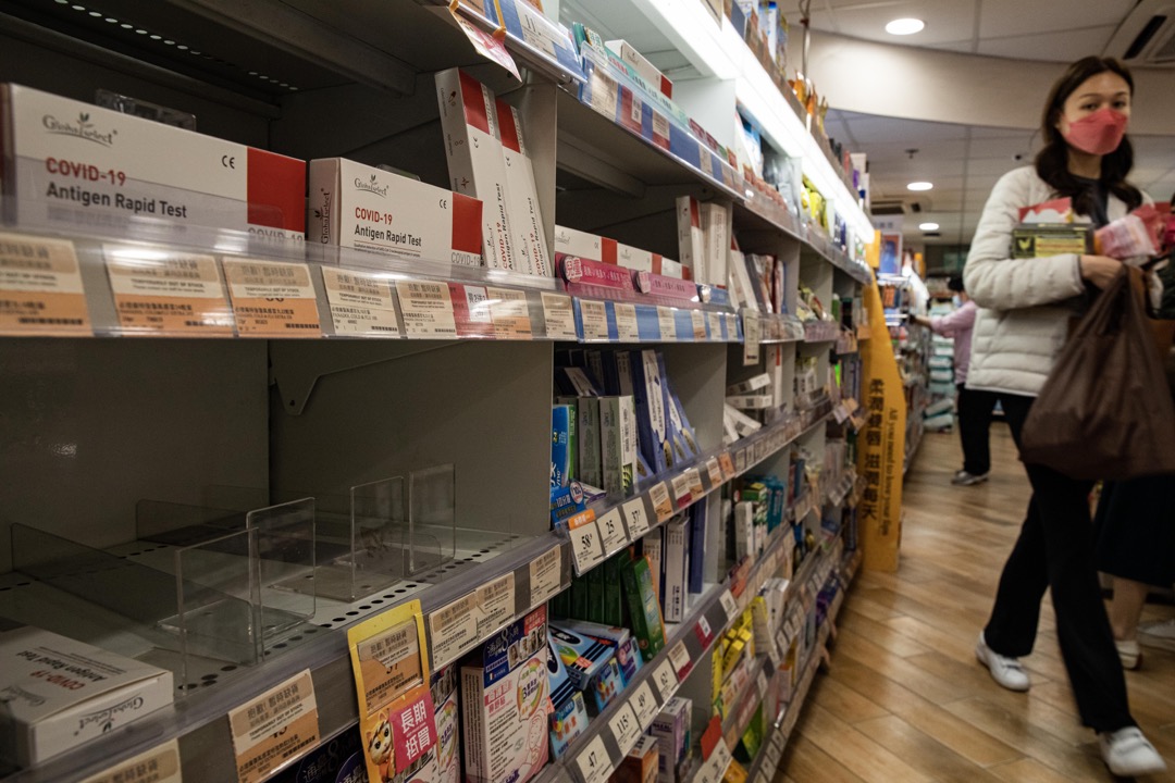 2023年1月5日,香港,北角一家万宁,原本放置必理痛、幸福伤风素的货架上,堆满Covid-19的快测试剂。