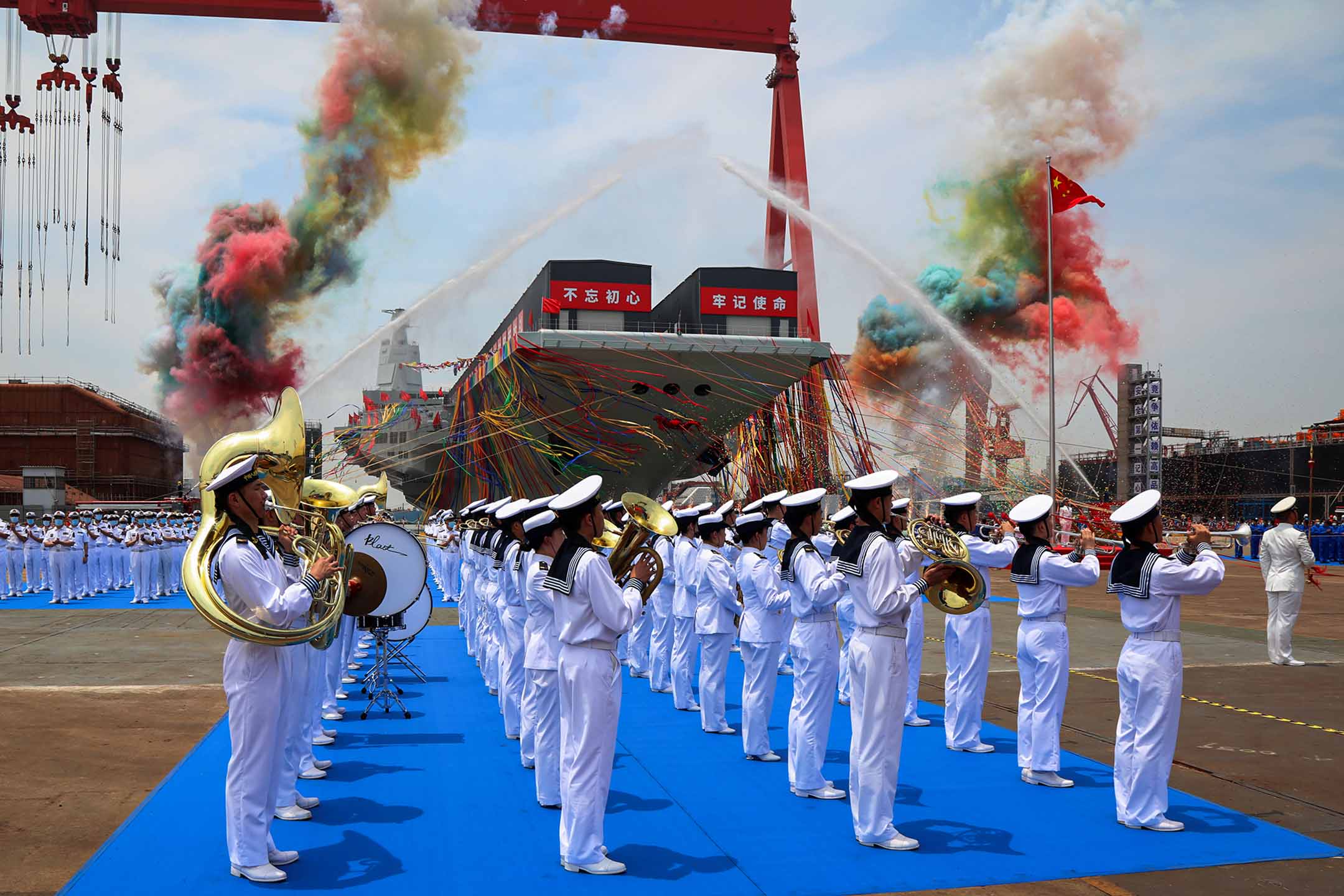 2022年6月17日，上海，中國第三艘航空母艦福建號。